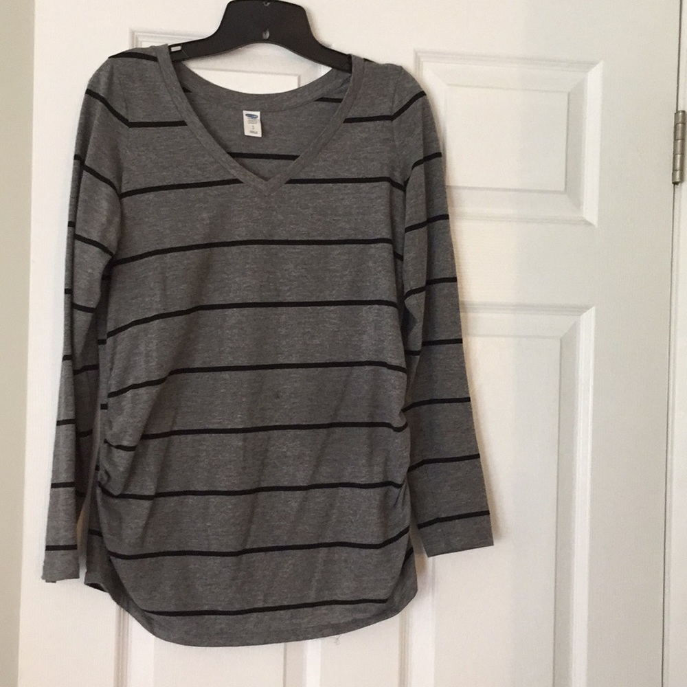 Gray long sleeve maternity shirt